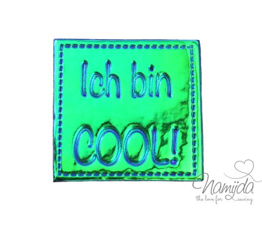 1 Stück - REFLEKTIERENDES LABEL - ICH BIN COOL SCHIMMERND BLAU/GRÜN - AUFNÄHER MIT VORGEDRUCKTER NÄHNAHT - 40mm x 40mm