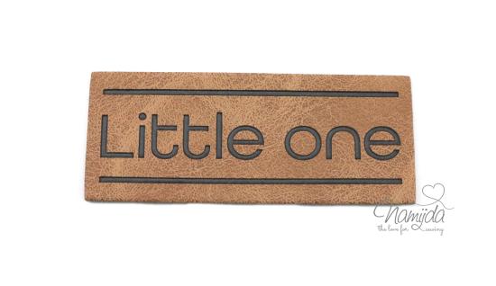 1 Stück - KuNSTLEDER LABEL - Little one - AUFNÄHER MIT VORGEDRUCKTER NÄHNAHT - 25mm x 60mm