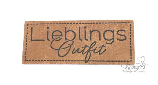 1 Stück - XL KuNSTLEDER LABEL LIEBLINGS OUTFIT - AUFNÄHER MIT VORGEDRUCKTER NÄHNAHT - 60mm x 25mm