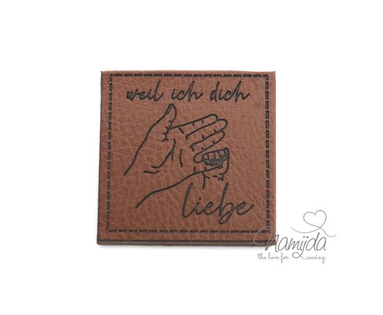 1 Stück - SOFT KuNSTLEDER LABEL - weil ich dich liebe - AUFNÄHER MIT VORGEDRUCKTER NÄHNAHT - 40mm x40mm