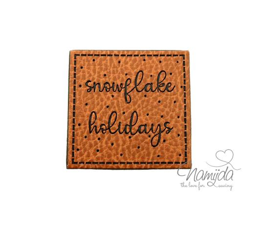 1 Stück - X-MAS KuNSTLEDER LABEL - SNoWfLaKe HoLiDaYs - AUFNÄHER MIT VORGEDRUCKTER NÄHNAHT - 40mm x 40mm