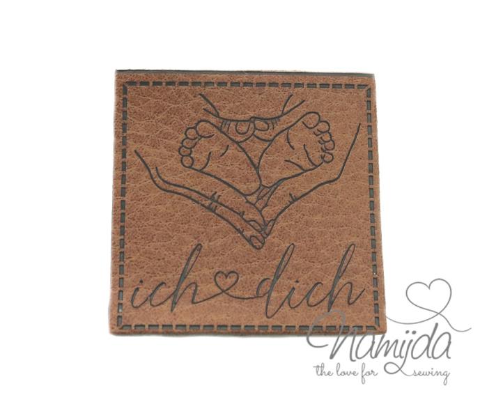 1 Stück - KuNSTLEDER LABEL - Ich LIEBE Dich - AUFNÄHER MIT VORGEDRUCKTER NÄHNAHT -  40mm x40mm