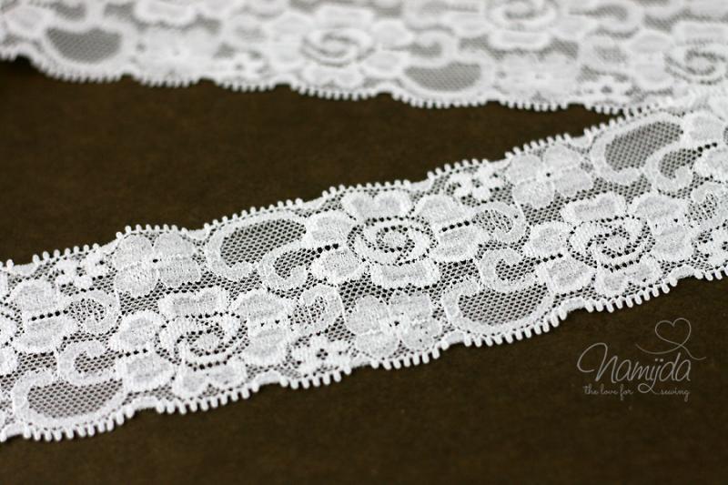 1 MTR. ♥Elastische Spitzeborte - 5cm - Blumen Creme weiss ♥