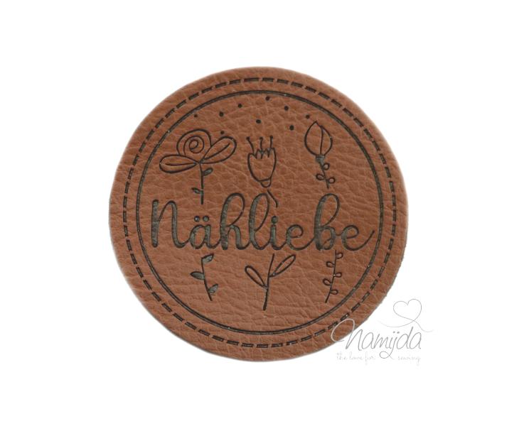 1 Stück - SOFT KuNSTLEDER LABEL - Nähliebe - AUFNÄHER MIT VORGEDRUCKTER NÄHNAHT -  45mm x 45mm