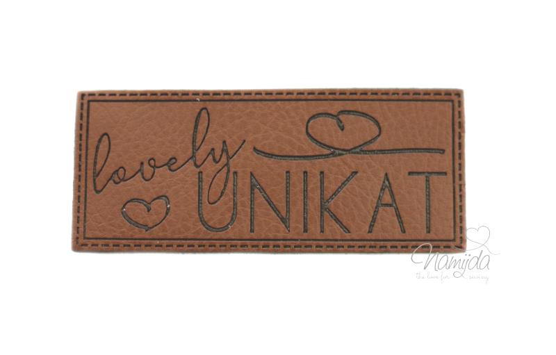 1 Stück - SOFT KuNSTLEDER LABEL - LoVELY UNIKAT - AUFNÄHER MIT VORGEDRUCKTER NÄHNAHT- 30mm x 70mm