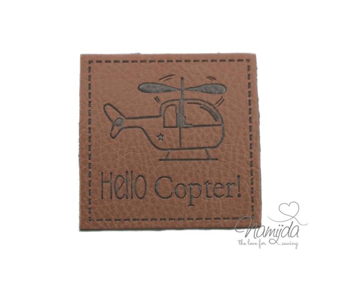 1 Stück - SOFT KuNSTLEDER LABEL - Hello Copter! - AUFNÄHER MIT VORGEDRUCKTER NÄHNAHT -  40mm x40mm